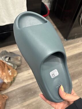Yeezy slide “Slate Marine”